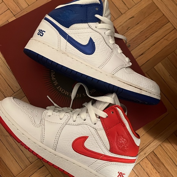 Nike Jordan 1 Mid 85
Size-Boys 4Y - Picture 9 of 9